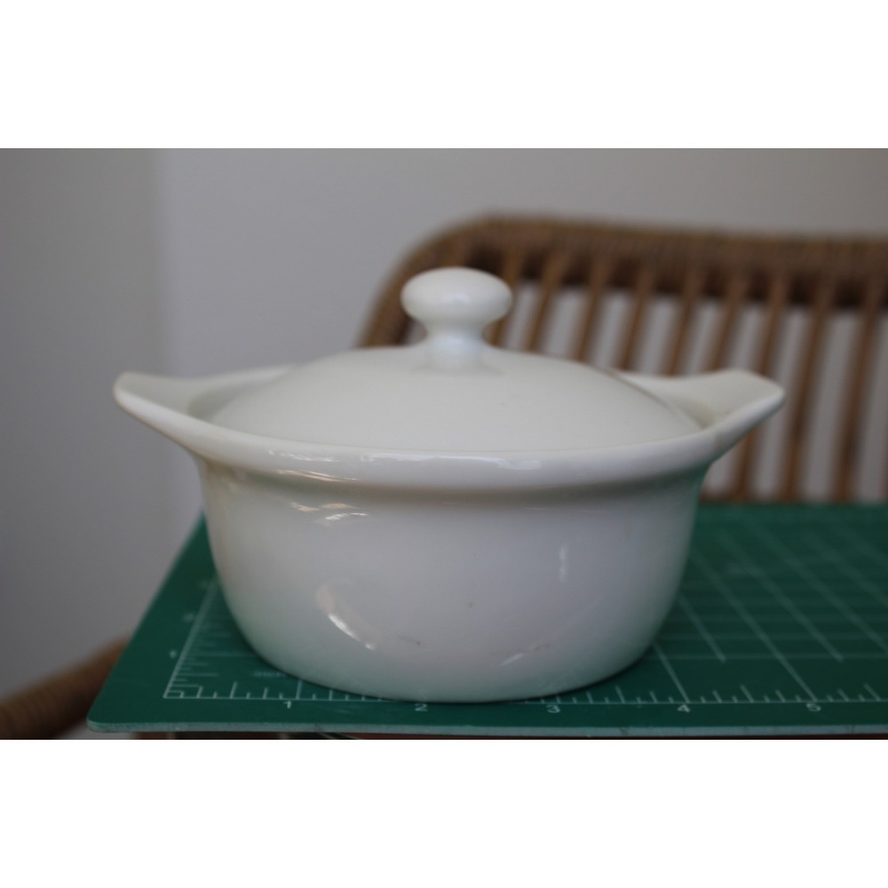 Mikasa Accent White K1000 Fine China Mini Casserole Dish with Lid Japan‎ 5.5in